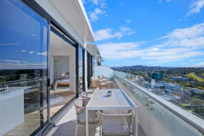 Top of Spring Hill - Balcony Bliss and Poolside Escape